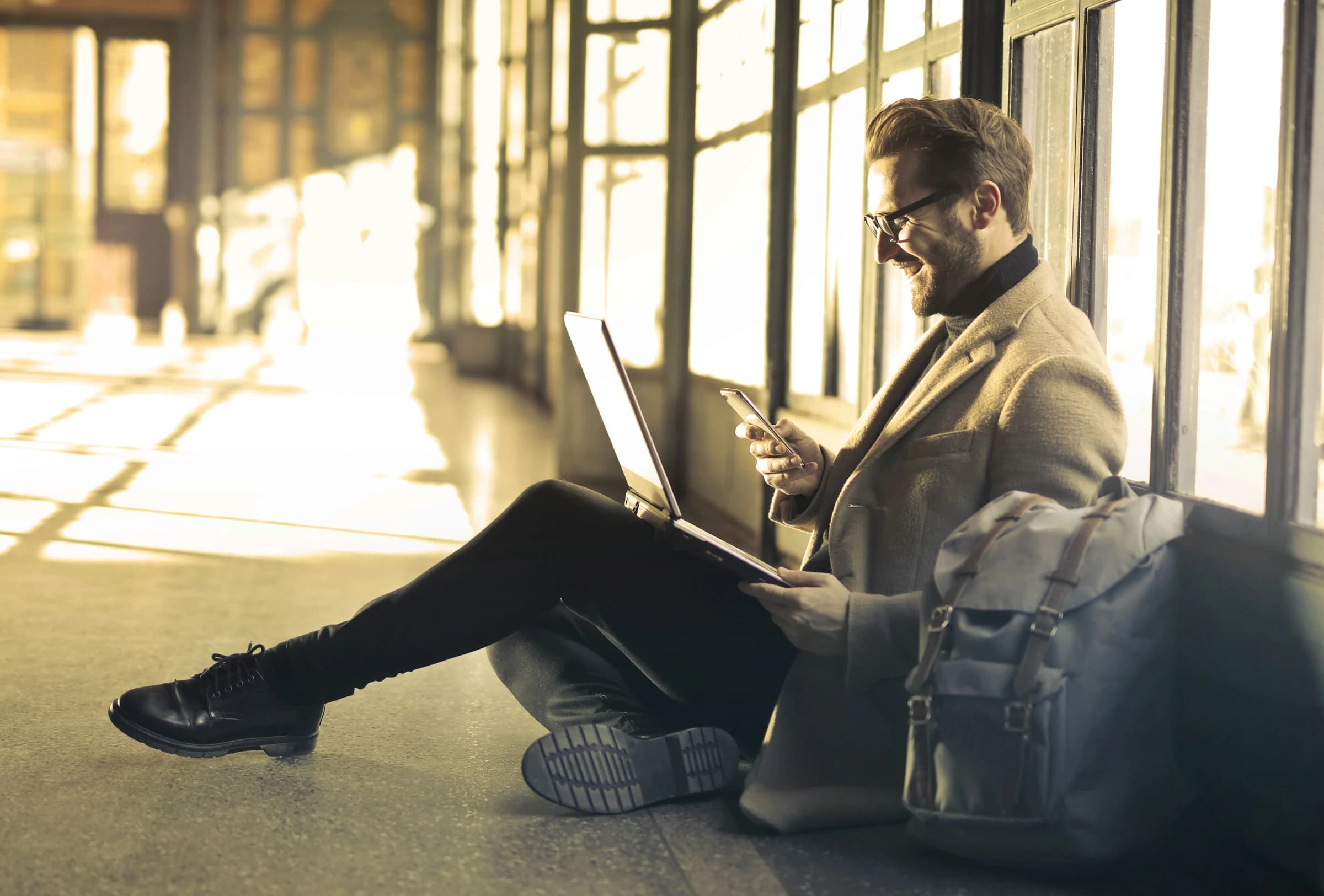 person infront of laptop - Shopify Newsletter Popup App