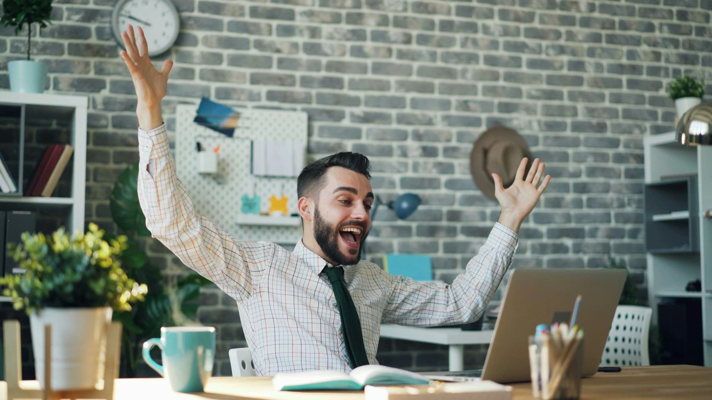 man looking really happy - Shopify Newsletter Popup App