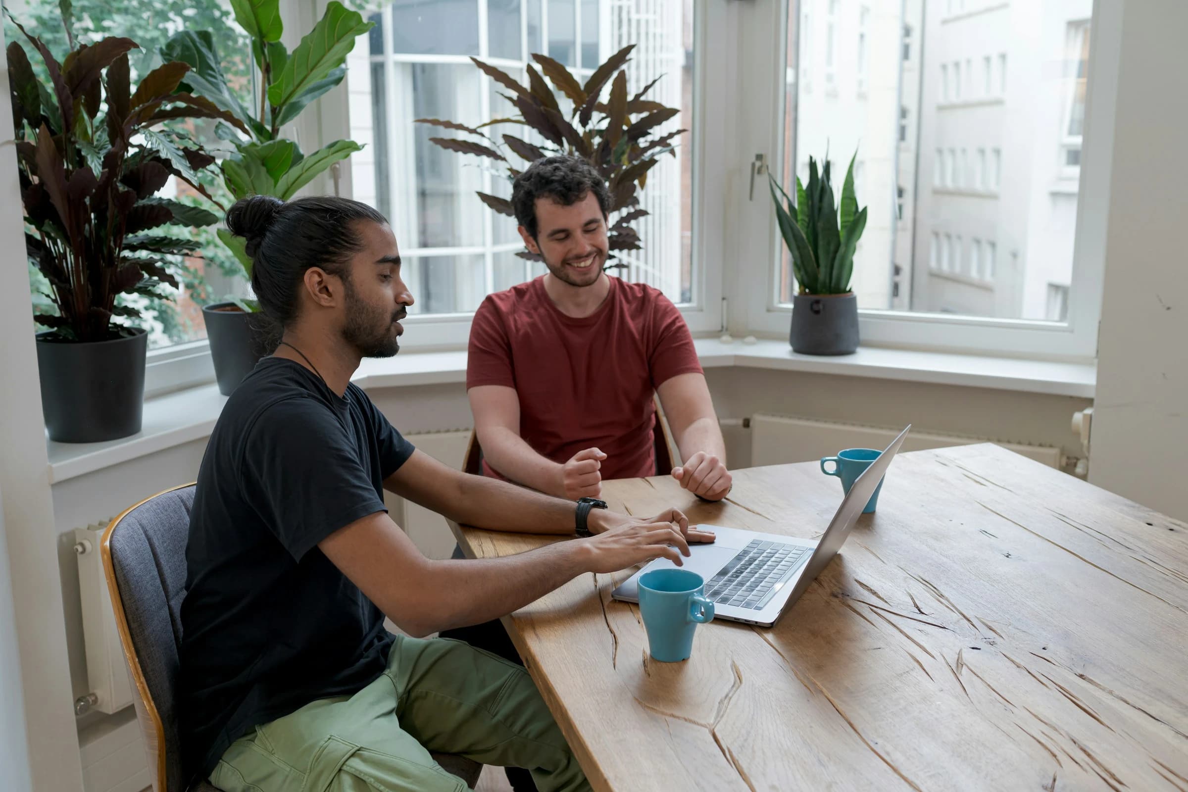 team in disucssion - Free Shopify Themes