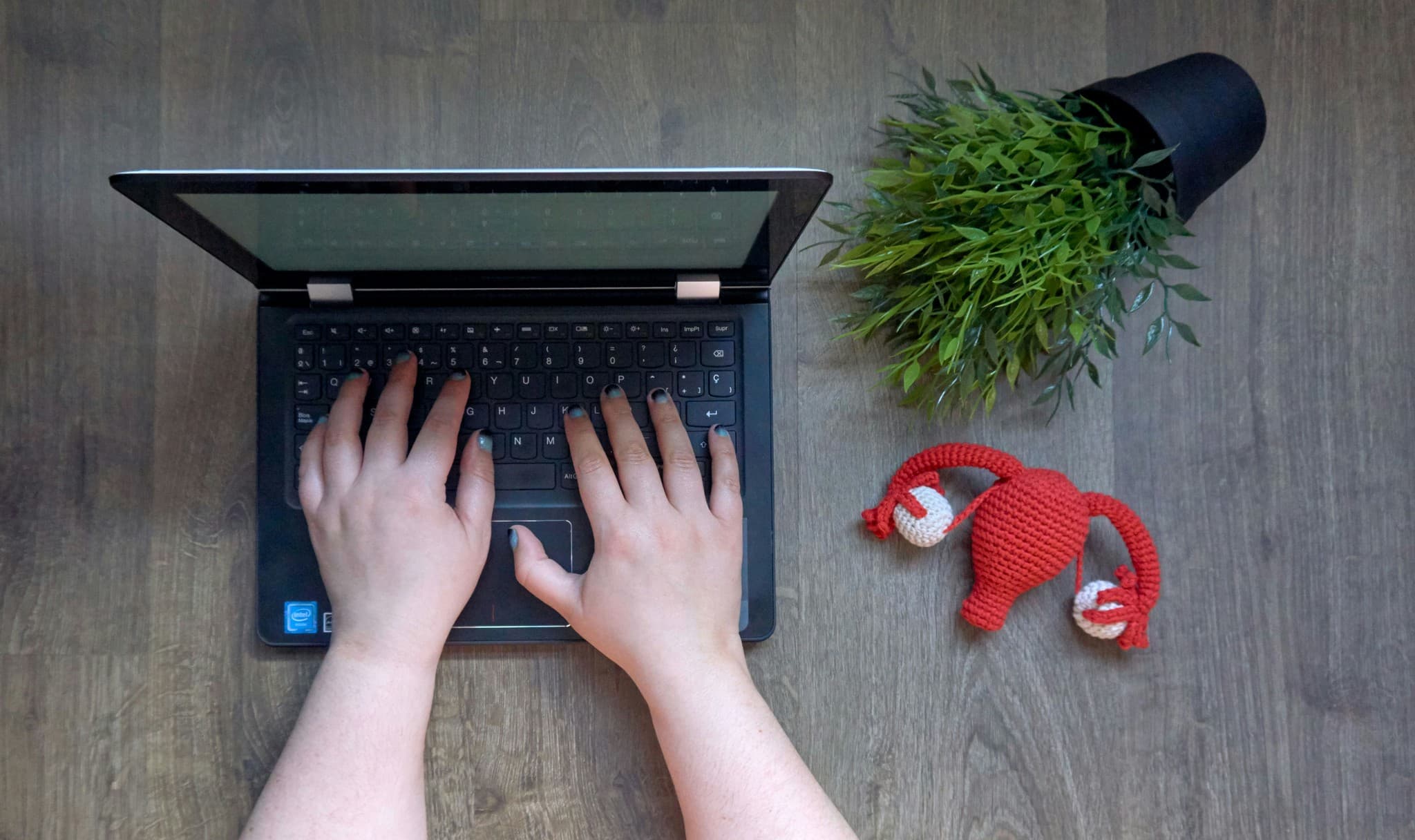 person typing - How to Add Custom Popup in Shopify