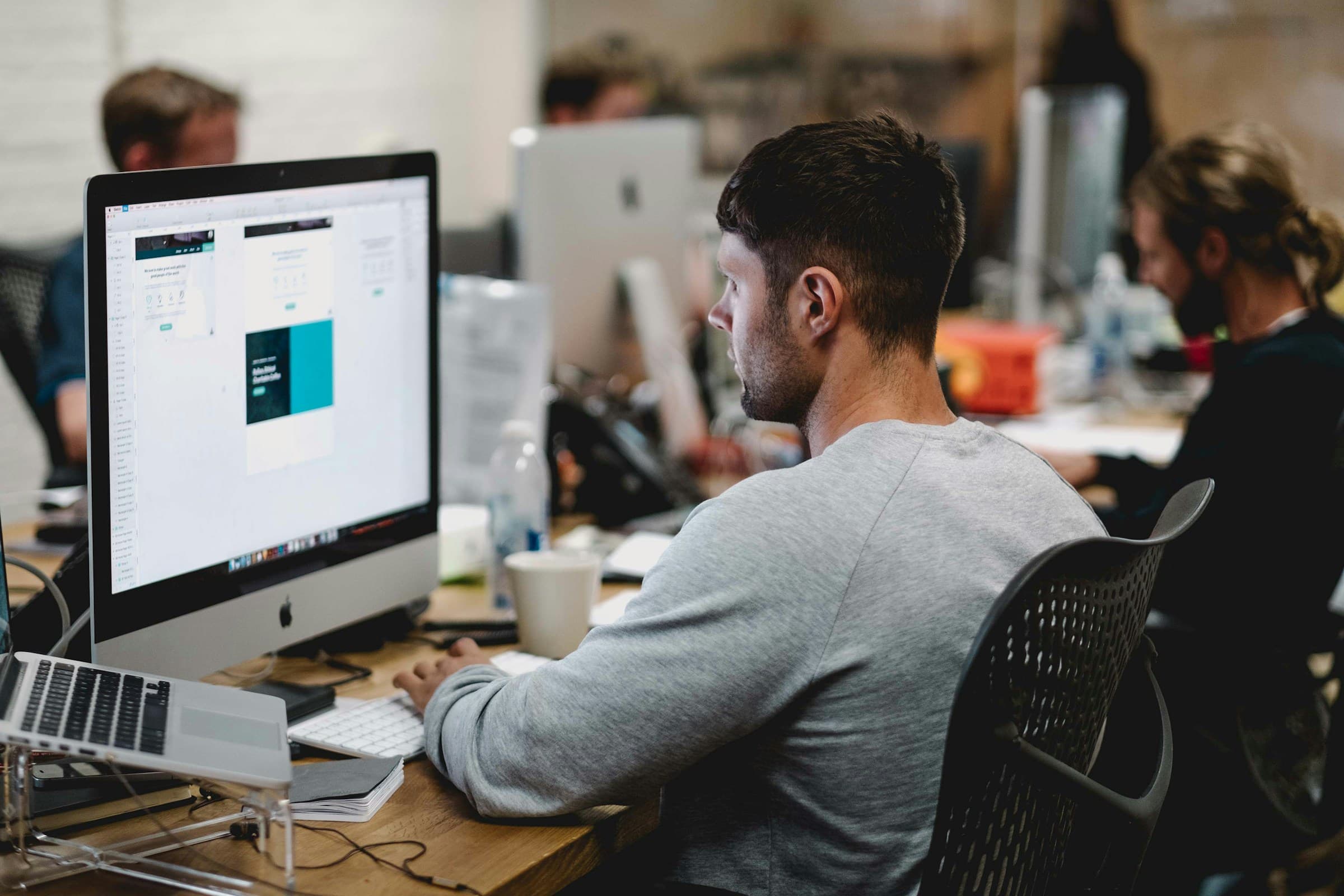 man customizing app - Shopify eCommerce Templates
