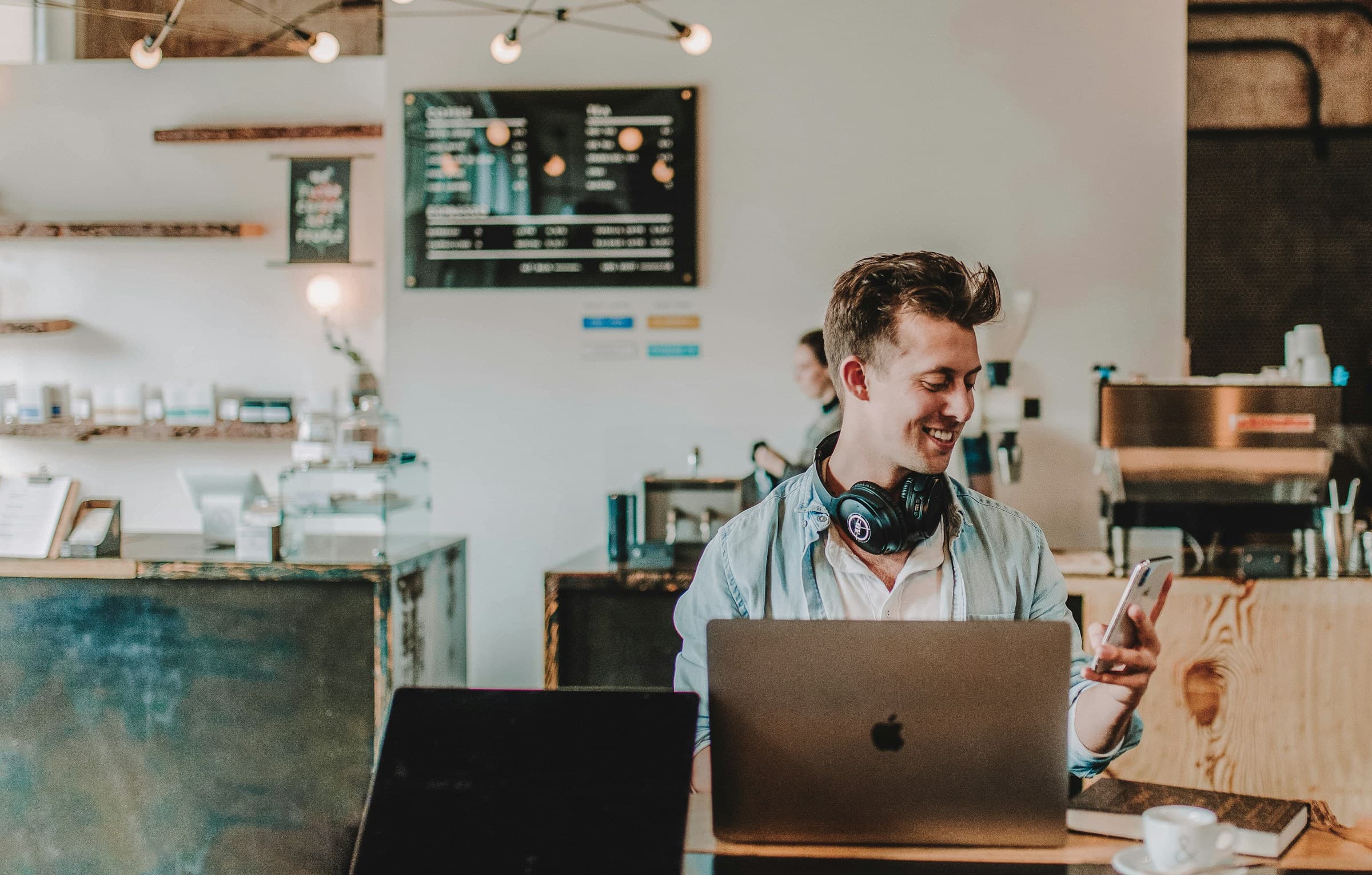 person looking at his mobile - Shopify Mobile Optimization